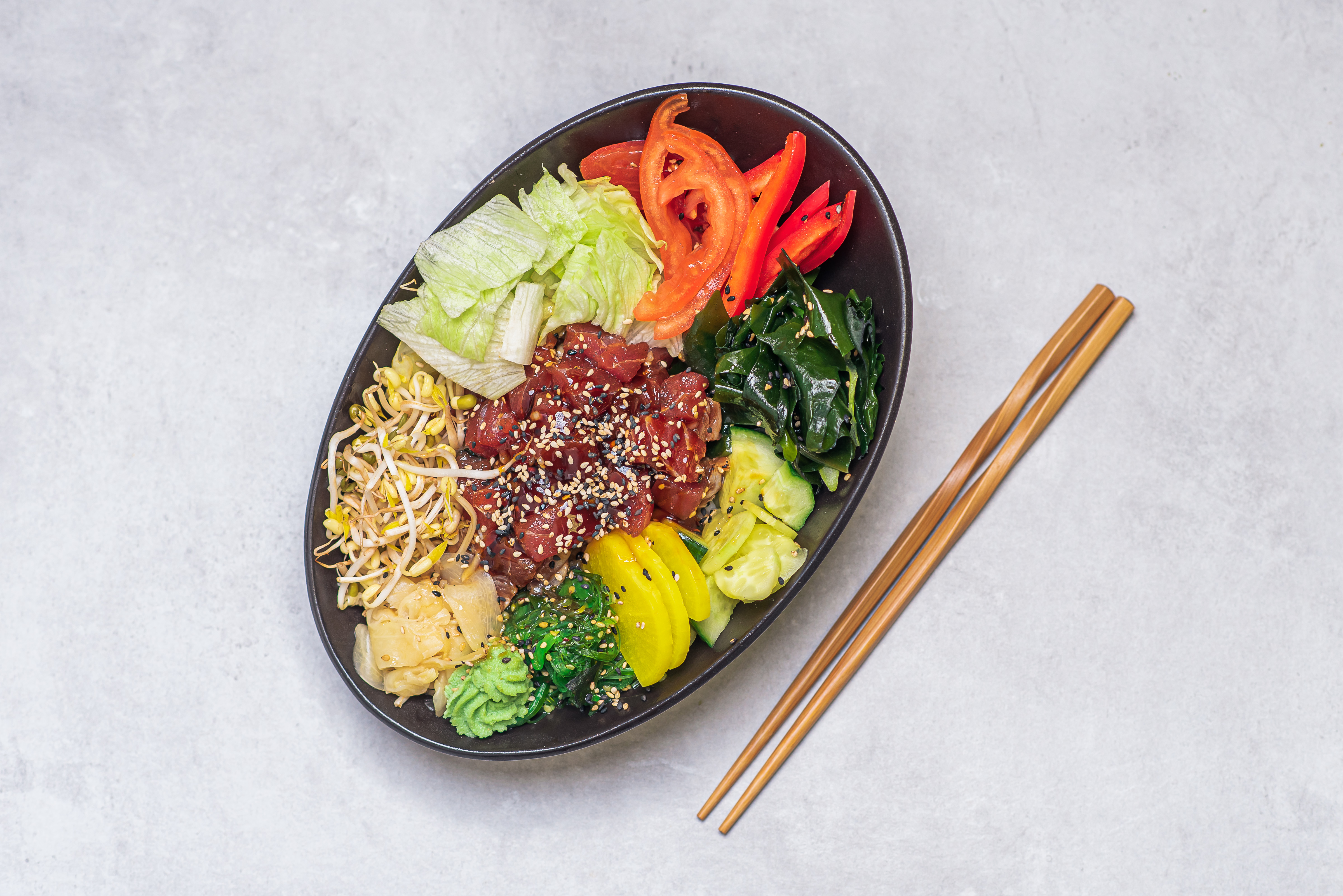 Poke bowl marinovaný tuňák na japonský způsob