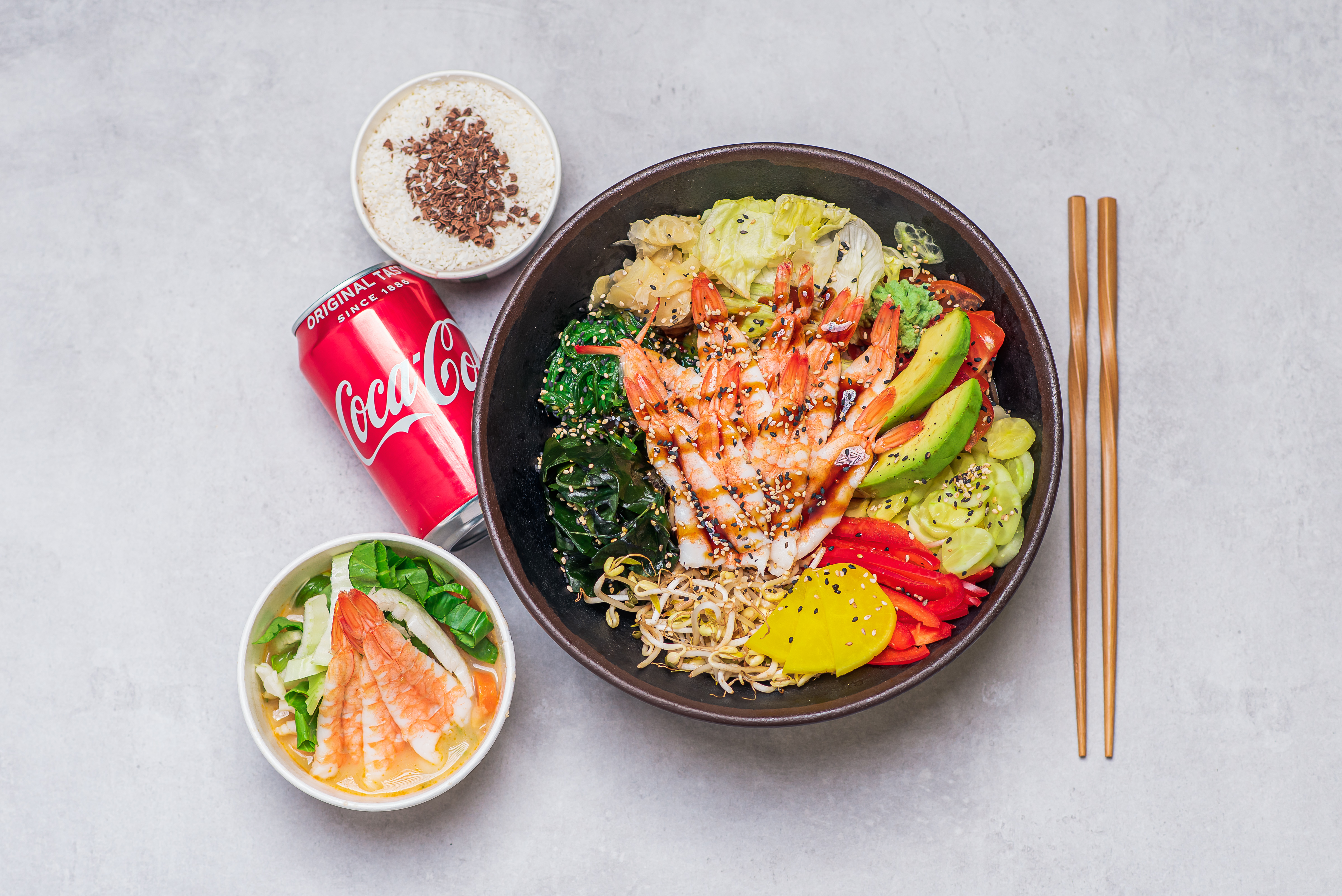 Poke bowl kreveta 450 g, Tmavá miso Vegie 330 ml, Nápoj, Desert